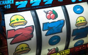 Studio Dream Gaming pistol4d dengan dealer langsung dan layar multi-kamera